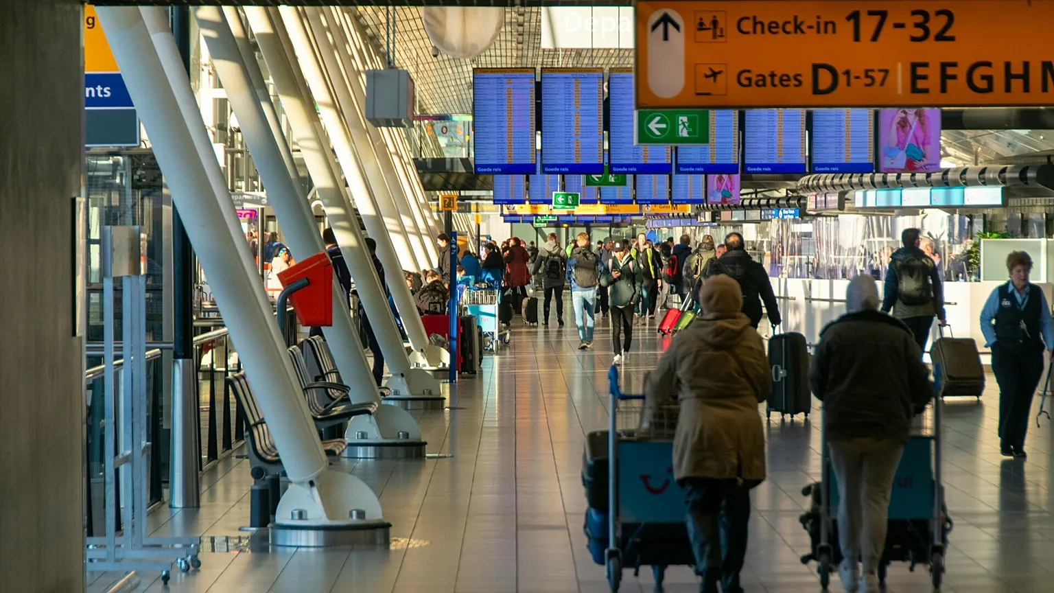 Airline competition and airport capacity matter more for fares than airport charges, study finds