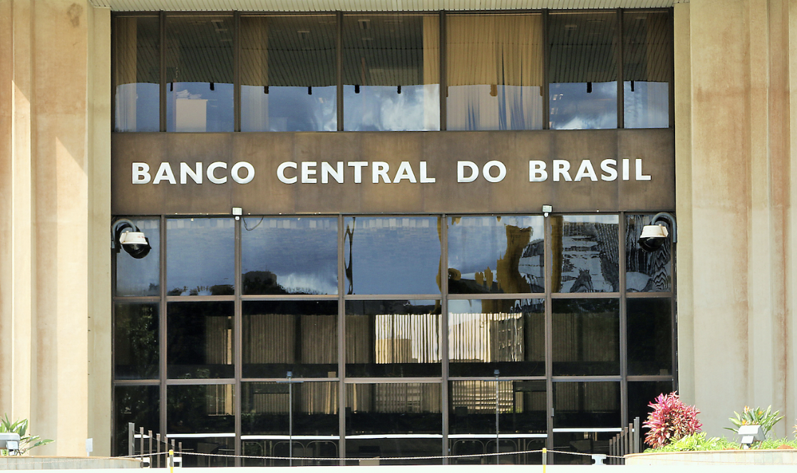 Brazil Central Bank Cuts Rate to 13.75% Ahead of Presidential Election