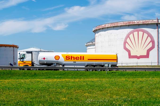 Shell Set to Nearly Double Refinery Profits Amid Global Fuel Shortages