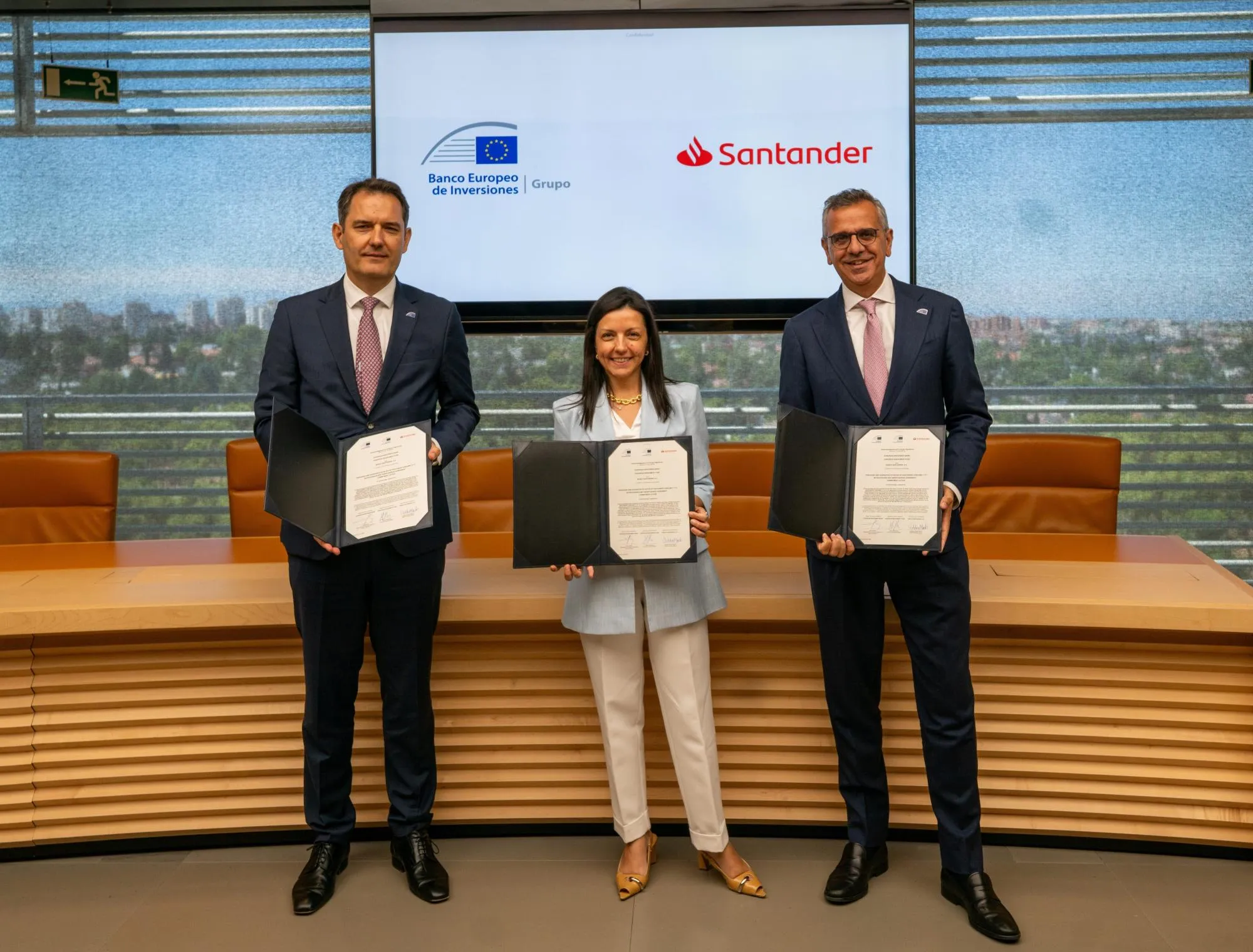 EIB and Santander Unlock €300 Million for SMEs in European Security and Defence