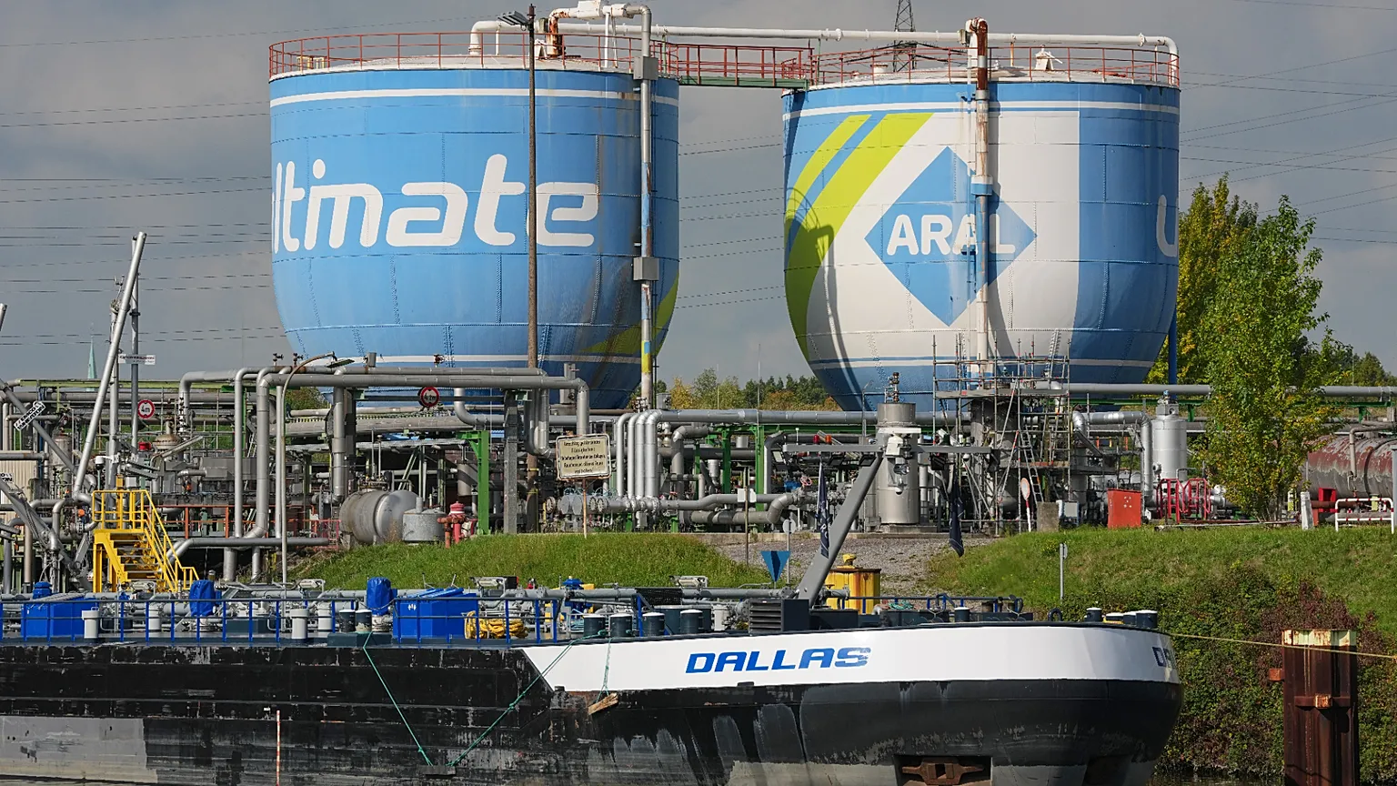 Germany Moves to Halt Oil Refinery Closures to Safeguard Energy Independence