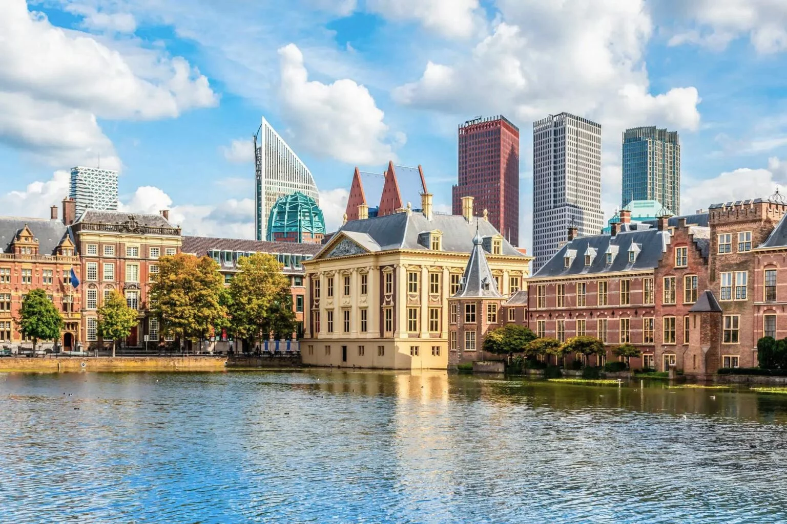 Dutch government to cut 25,000 civil service jobs in €3.5bn AI-led overhaul