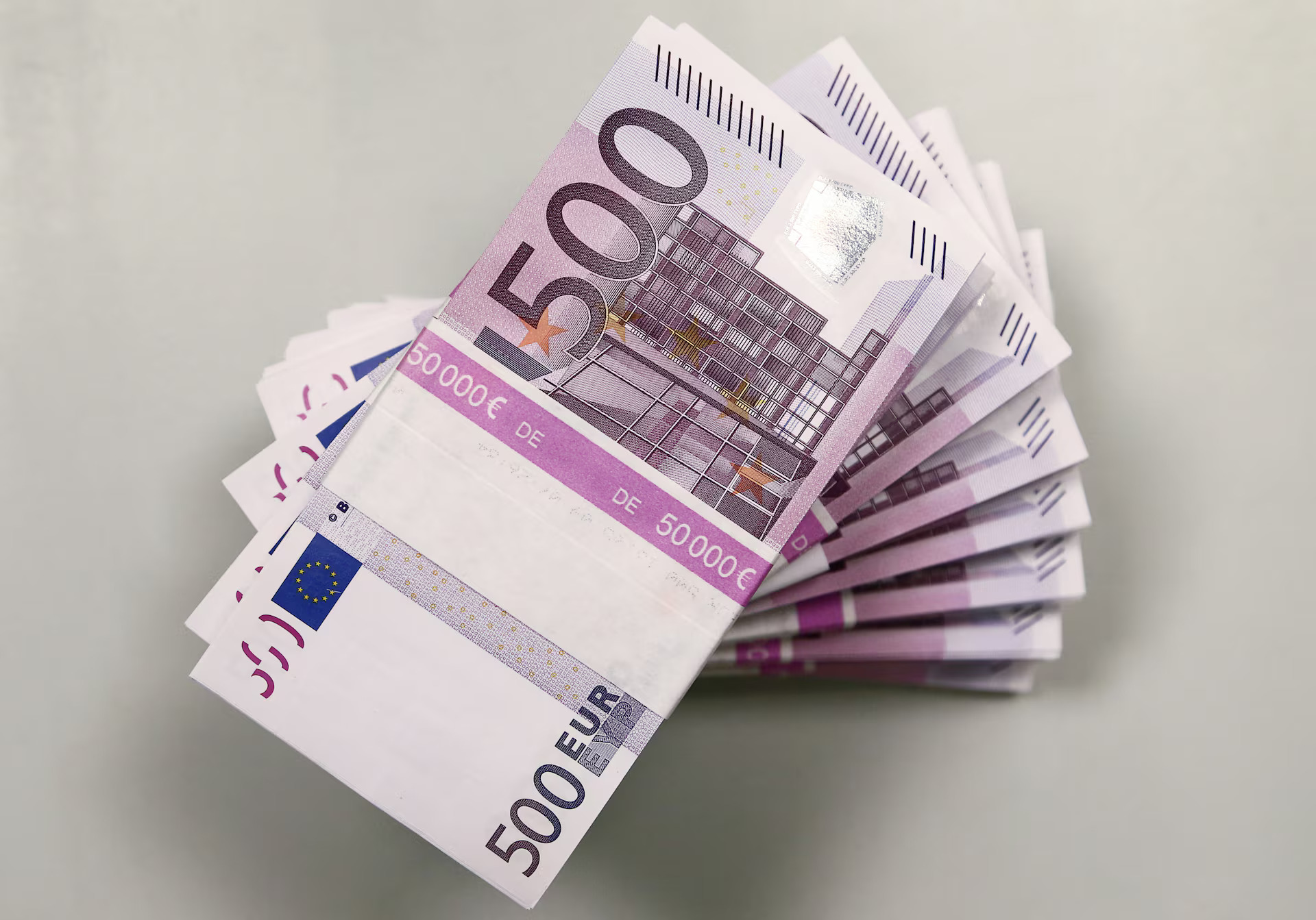 El crecimiento del PIB en la eurozona se modera al 0,4% y la expansión de la UE pierde ritmo