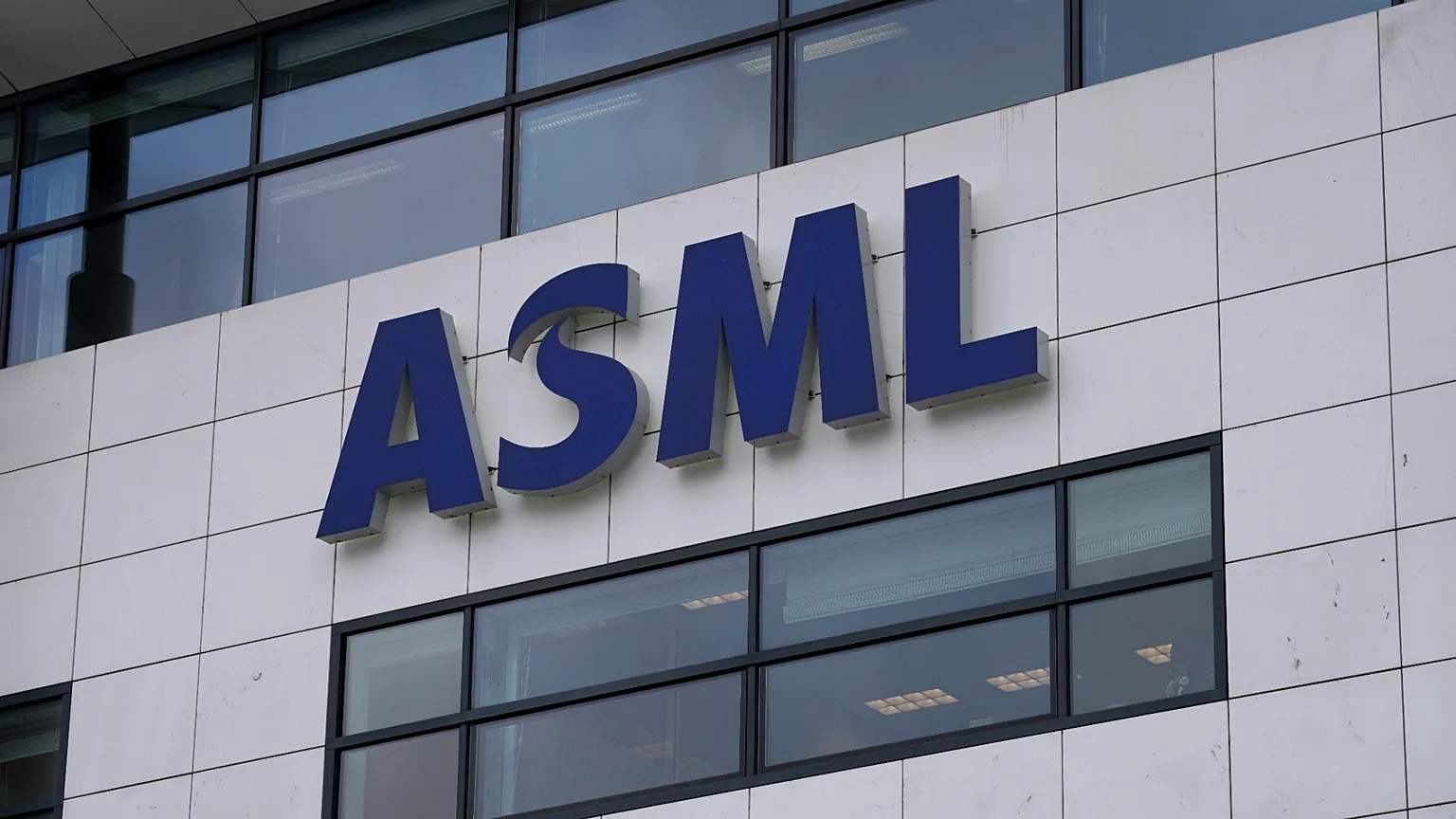 ASML Raises Forecast as AI Boom Fuels Europe's Most Valuable Company