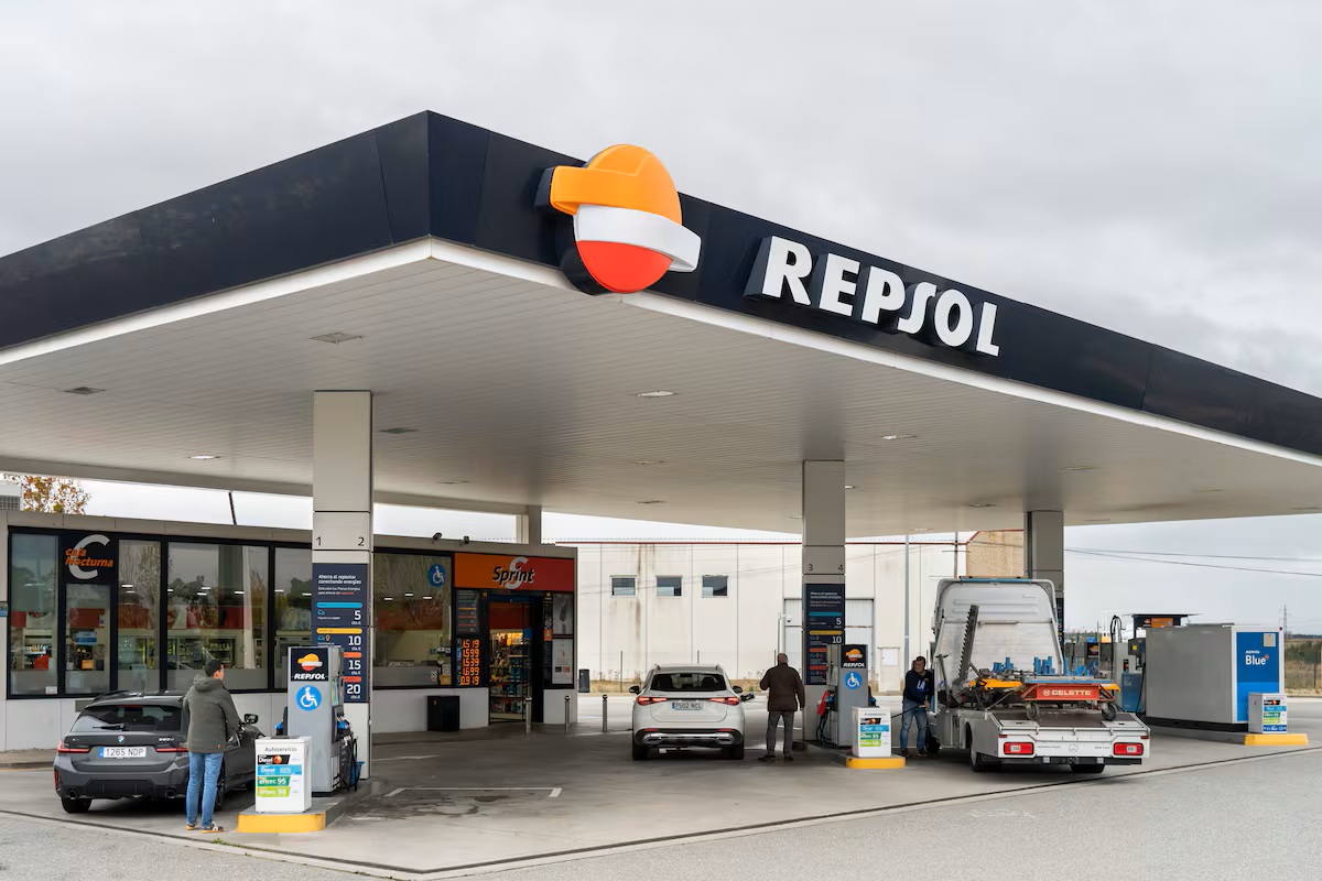 Repsol triplica su beneficio trimestral impulsada por el alza del precio del petróleo