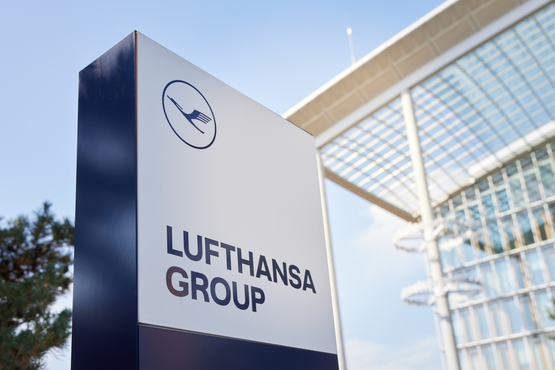 Lufthansa Group Enters Race for Stake in TAP Air Portugal