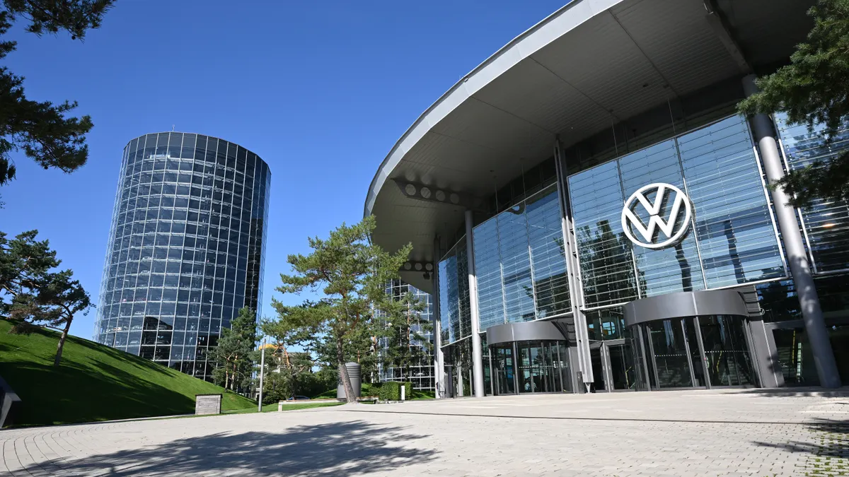 Volkswagen’s Major Shareholders Urge Swift Action to Restore Competitiveness
